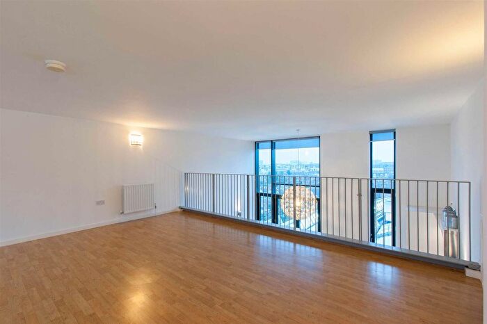 2 Bedroom Flat To Rent In Cowley Road, London, W3