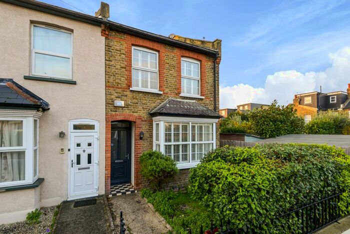 4 Bedroom Semi-Detached House To Rent In Dean Road, Hounslow, TW3
