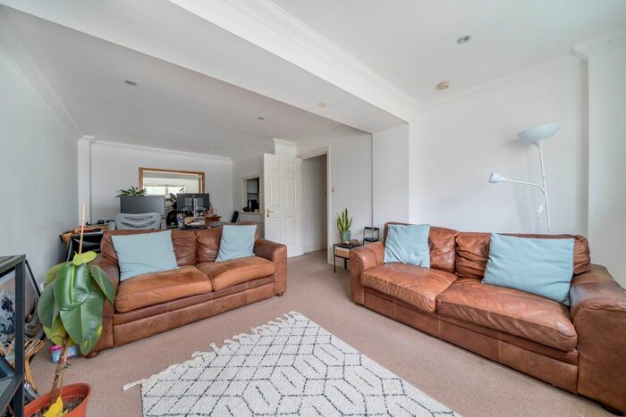 2 Bedroom Flat To Rent In Imperial Court, Kennington Lane, SE11