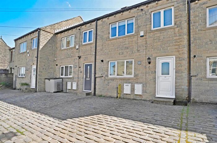 3 Bedroom Terraced House For Sale In Green Lane, West Vale, HX4