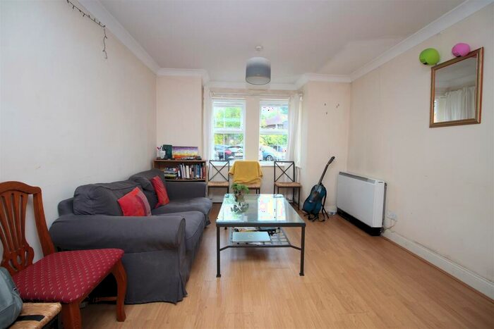 2 Bedroom Flat To Rent In Middleton Court, Jesmond, Newcastle Upon Tyne, NE2