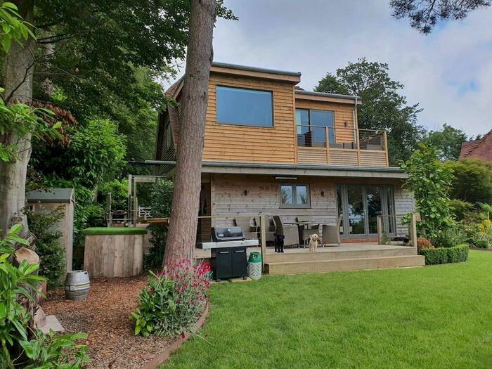 2 Bedroom Detached House To Rent In London Road, Hurst Green, East Sussex, TN19