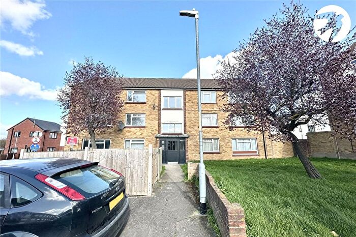 2 Bedroom Flat For Sale In Gilbert Close, Swanscombe, Kent, DA10