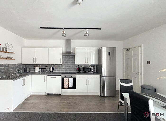3 Bedroom Apartment To Rent In Spring Bank, Hull, HU3