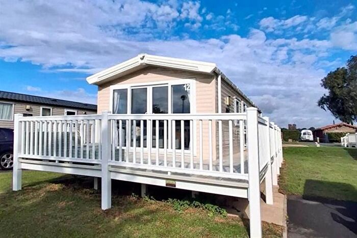2 Bedroom Park Home For Sale In Sleaford Road, Tattershall, Lincoln, LN4