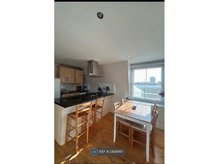2 Bedroom Flat To Rent In Queenstown Road, London, SW8
