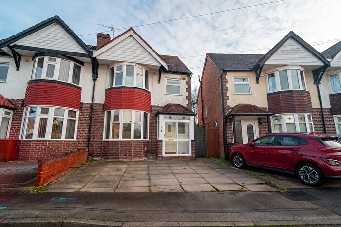 3 Bedroom Semi-Detached House For Sale In The Crescent, Shirley, Solihull, B90