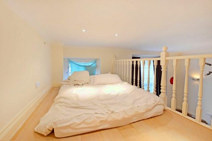 Studio To Rent In Queens Gate, South Kensington, London, SW7