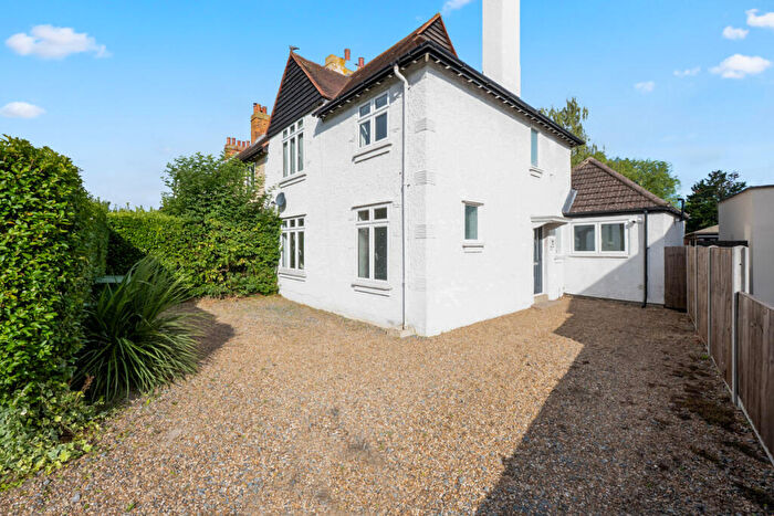 4 Bedroom Semi-Detached House To Rent In Magpie Hall Lane, Bromley, BR2
