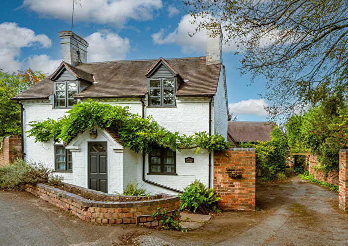 3 Bedroom Detached House For Sale In Worcester Road, Hagley, DY9