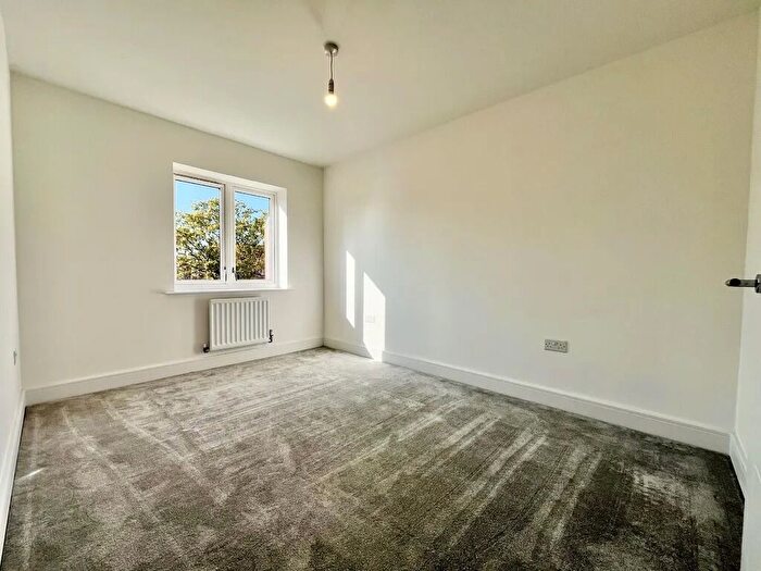 2 Bedroom Flat To Rent In Park Road, Uxbridge, UB8