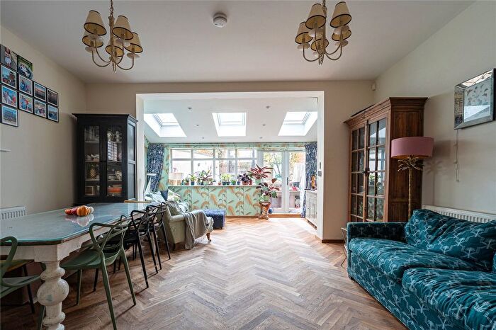 4 Bedroom End Terrace House For Sale In Herbert Mews, London, SW2