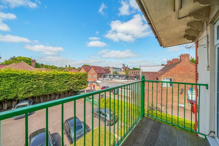2 Bedroom Flat To Rent In Uxbridge Road, Hatch End, Pinner, HA5