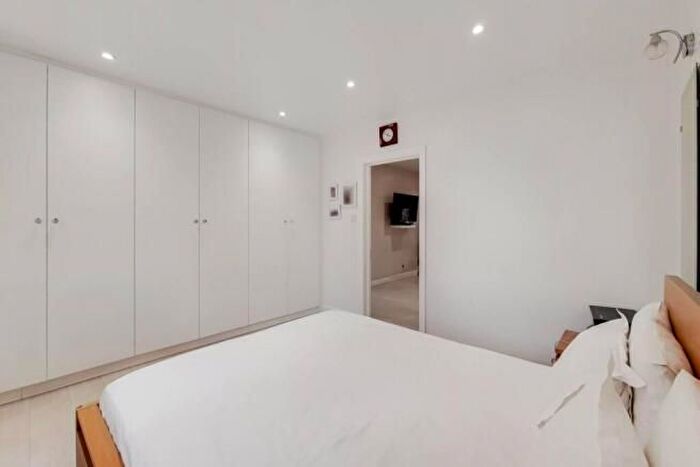 1 Bedroom Maisonette To Rent In Halsbury Road West, Northolt, UB5