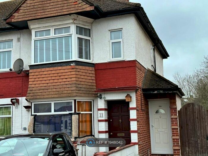 2 Bedroom Flat To Rent In Barnard Gardens, Hayes, UB4