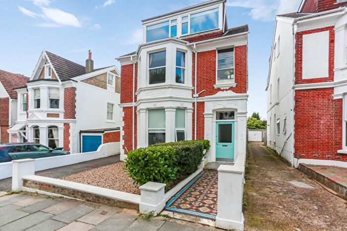 2 Bedroom Flat To Rent In Hove Park Villas, Hove, BN3