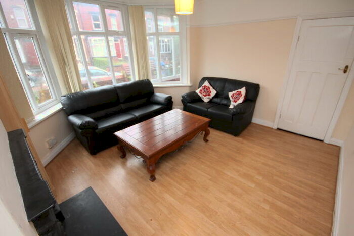 3 Bedroom Semi-Detached House To Rent In Newport Mount, Headingley, Leeds, LS6