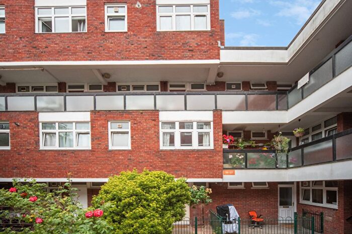 3 Bedroom Maisonette To Rent In Woking Close, Roehampton, SW15
