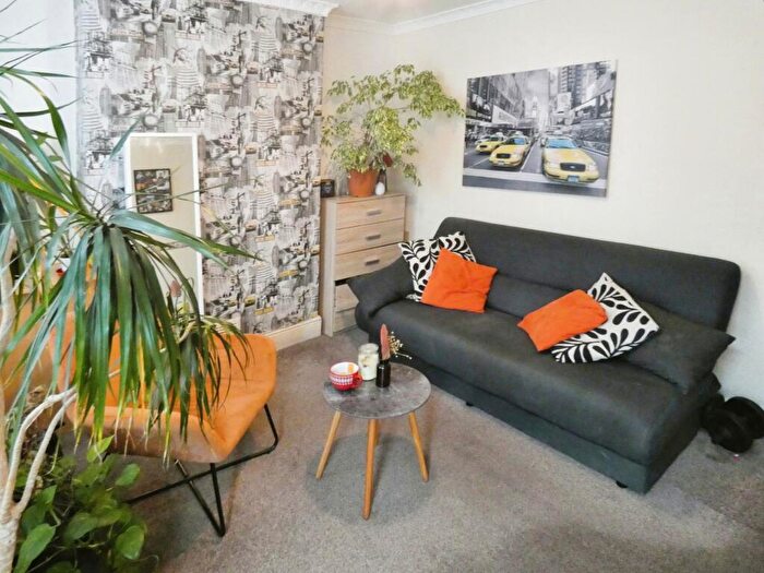 2 Bedroom End Of Terrace House To Rent In Bolsover Street, Mansfield, NG18