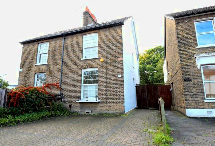 3 Bedroom Semi-Detached House To Rent In Stanley Road, Bromley, BR2
