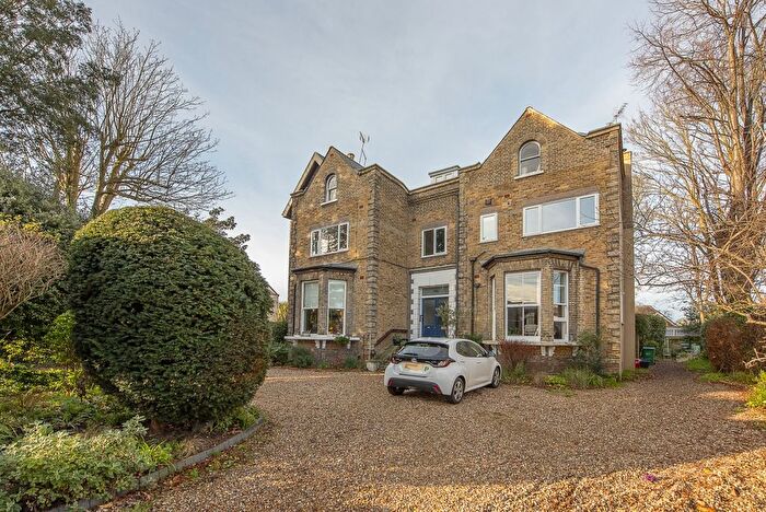 2 Bedroom Flat To Rent In Hampton Road, Strawberry Hill, TW2