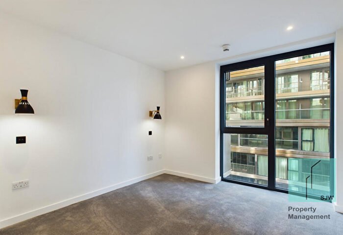 2 Bedroom Apartment To Rent In Merino Gardens, London, E1W