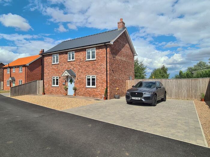 4 Bedroom Detached House For Sale In Paddock Close, Legbourne, LN11