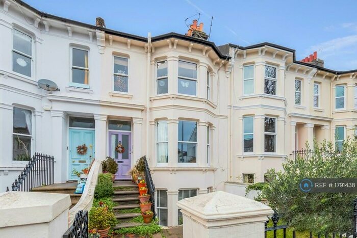 1 Bedroom Flat To Rent In Lower Ground Floor Ditchling Rise, Brighton, BN1