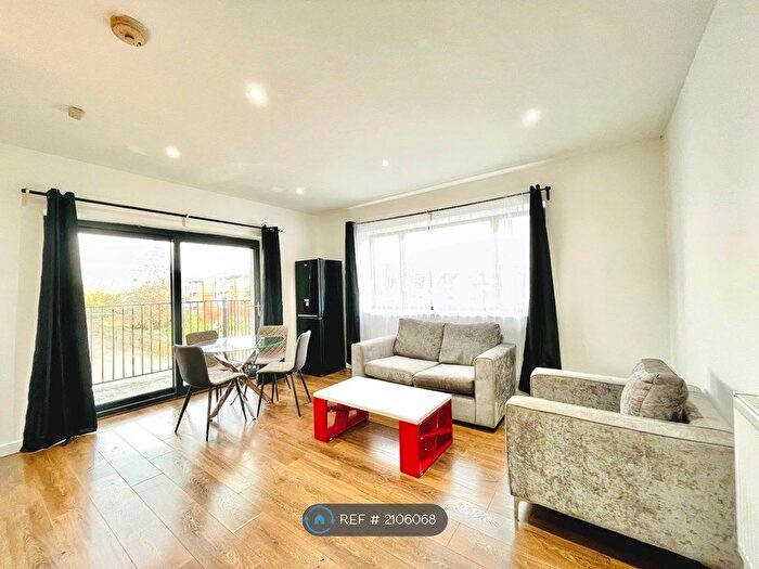 2 Bedroom Flat To Rent In Witham Road, London, W13