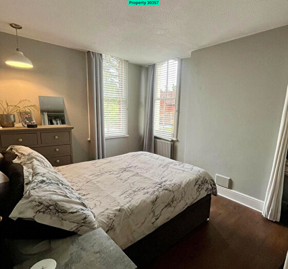 1 Bedroom Flat To Rent In Pyrcroft House, Pyrcroft Lane, Weybridge, KT13