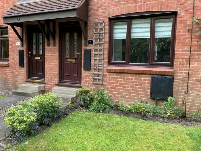 2 Bedroom Town House To Rent In Breary Close, York, YO24
