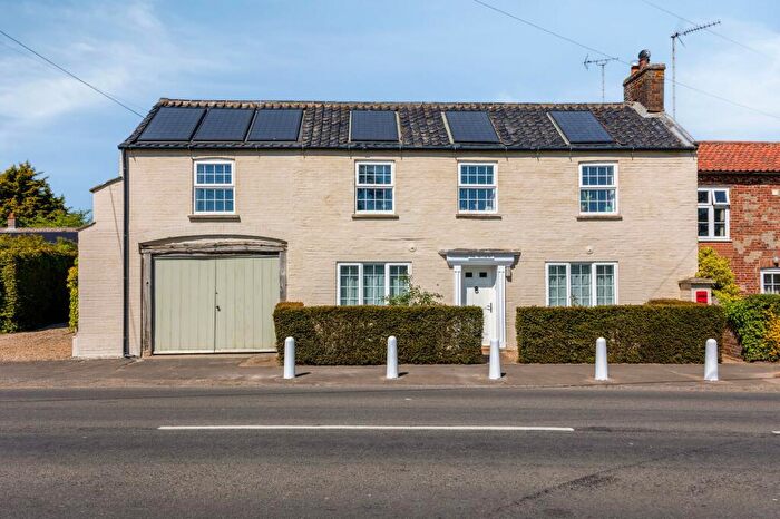 4 Bedroom Link Detached House For Sale In Charming Four Bedroom Countryside Home In West Rudham, PE31