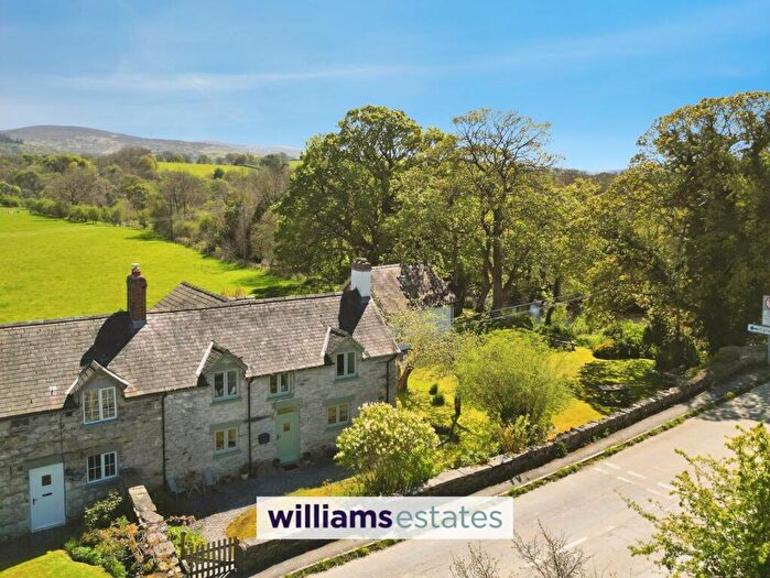 3 Bedroom Semi-Detached House For Sale In Corwen, LL21