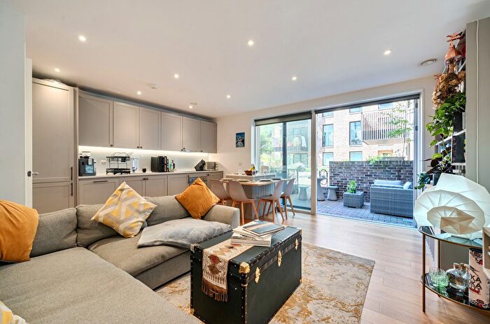 1 Bedroom Flat For Sale In Clift House, Colville Street, Hackney, London, N1