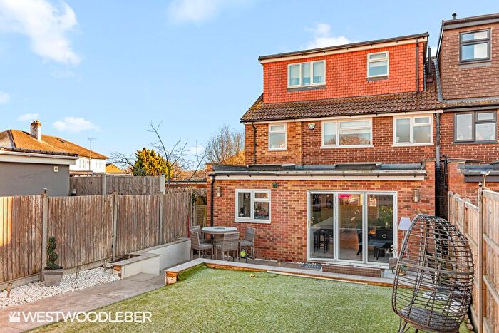 5 Bedroom End Terrace House For Sale In Home Close, Broxbourne, EN10