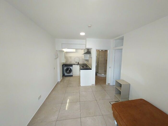 1 Bedroom Flat To Rent In Vivian Avenue, London, NW4