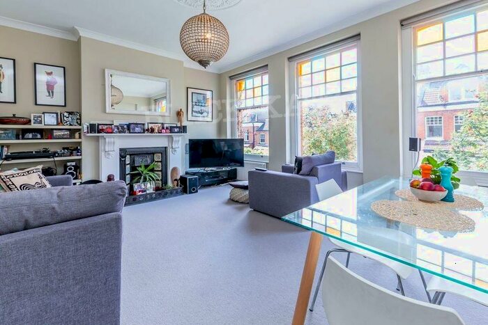 3 Bedroom Flat To Rent In Nelson Road, N8