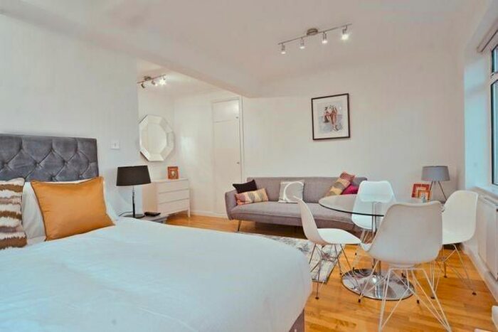Studio To Rent In Warren Court, Euston Road, London, NW1