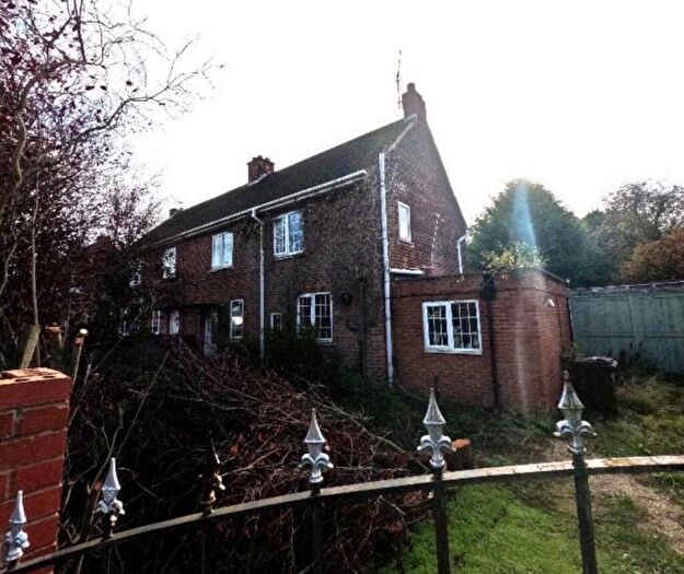 3 Bedroom Semi-Detached House For Sale In Walesmoor Avenue, Sheffield, S26