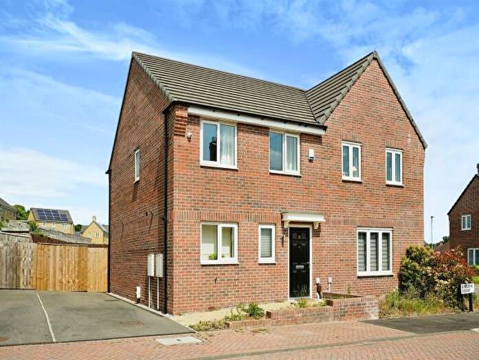 3 Bedroom Semi-Detached House To Rent In Blencartha Crescent, Leeds, LS9