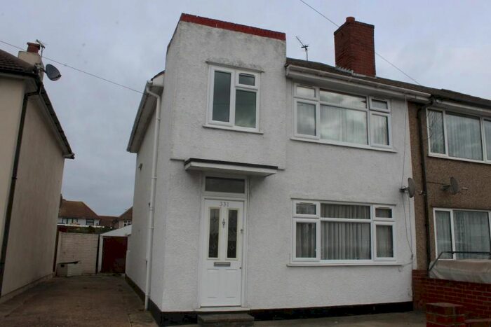 3 Bedroom End Of Terrace House To Rent In Elm Park Avenue, Hornchurch, Essex, RM12