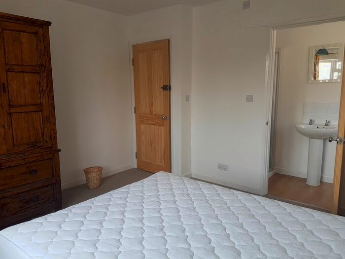 1 Bedroom Property To Rent In Ashwood Avenue, Uxbridge, UB8