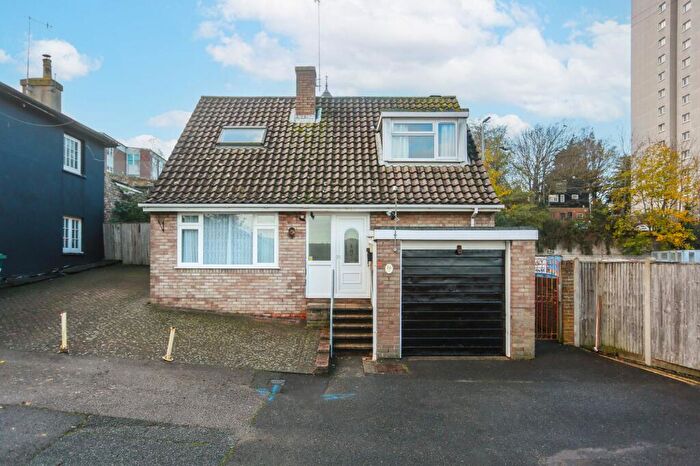 3 Bedroom Bungalow For Sale In Hollingdean Lane, Brighton, BN1