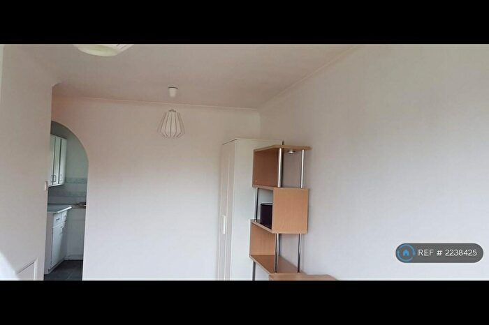 1 Bedroom Flat To Rent In Cowbridge Lane, Barking, IG11