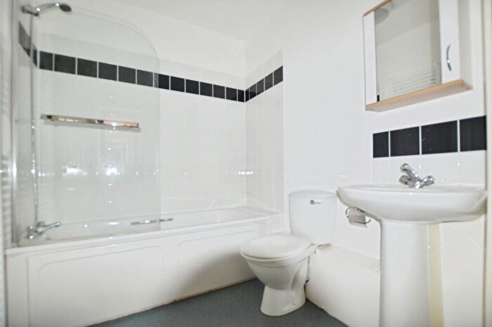 2 Bedroom Flat To Rent In Lennard Road London, CR0