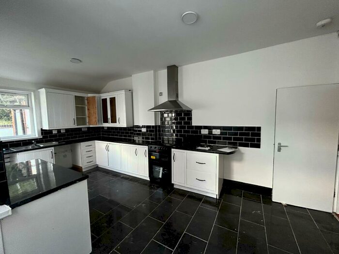 4 Bedroom House To Rent In Wheelwright Road, Birmingham, B24