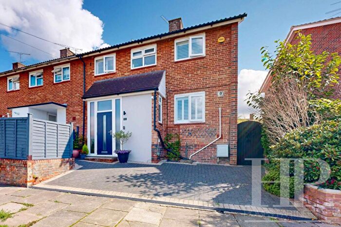 3 Bedroom Terraced House For Sale In Banks Road, Crawley, RH10