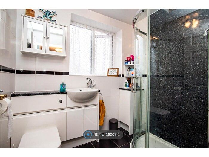 3 Bedroom Terraced House To Rent In Tom Shepley Street, Hyde, SK14