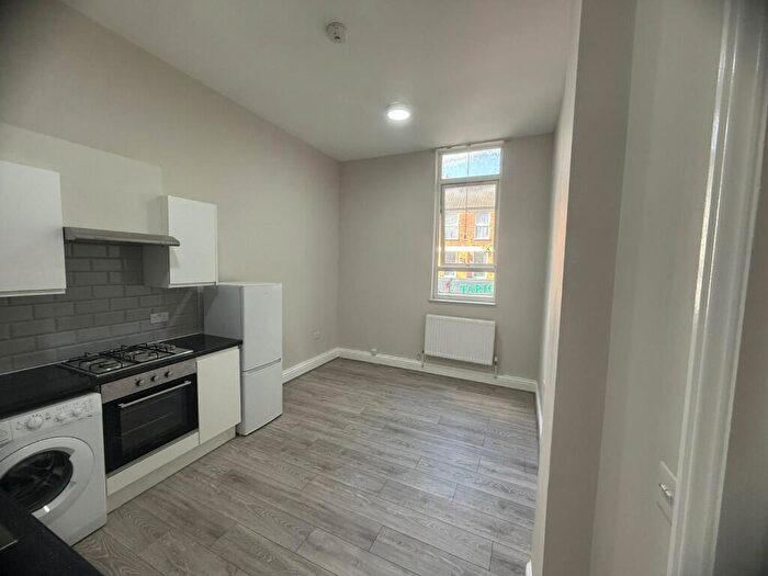 1 Bedroom Flat To Rent In High Road Leyton, London, E10