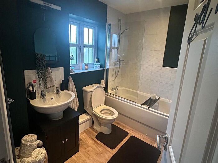 1 Bedroom Property To Rent In Shinewater Park, Kingswood, HU7